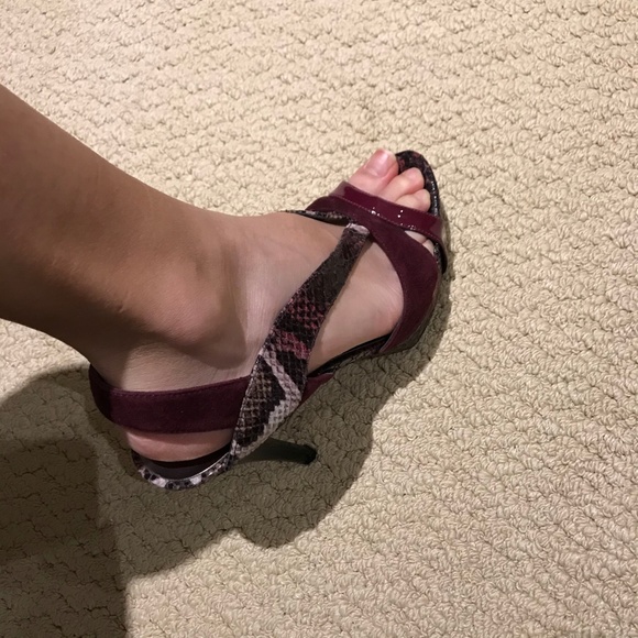Guess Heels - Picture 7 of 7